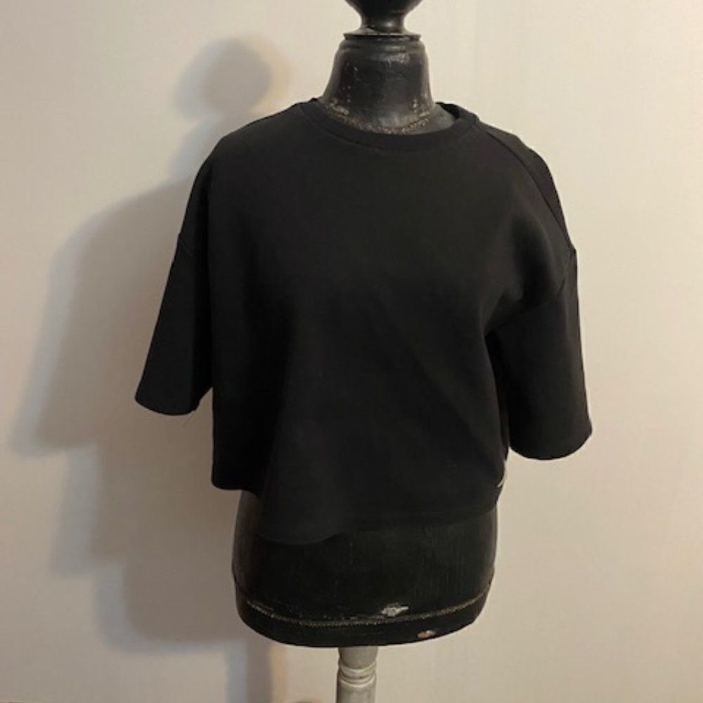 Lee Black crop short sleeves sweatshirt, size L